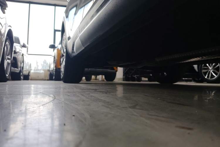 Used Hongqi HS5 2025 2.0T All-Wheel-Drive Flagship Pro Edition Right Side Sill
