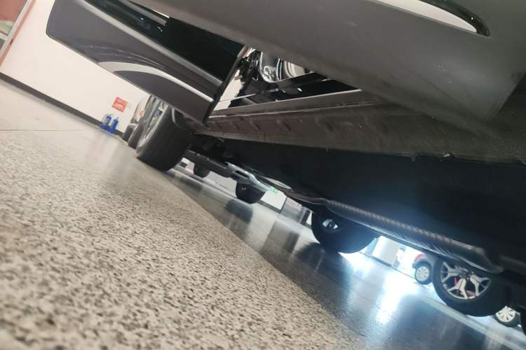 Used Hongqi HS5 2025 2.0T Two-Wheel Drive Flagship Pro Edition Right Side Sill