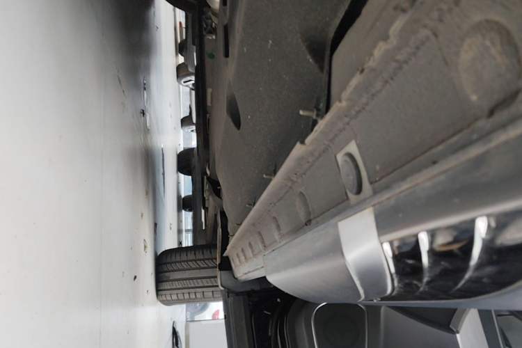 Used Hongqi HS5 2025 2.0T Two-Wheel Drive Flagship Pro Edition Right Side Sill