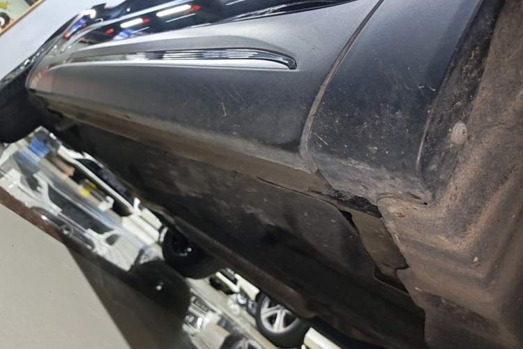 Used Hongqi HS5 2025 2.0T All-Wheel-Drive Flagship Pro Edition Right Side Sill