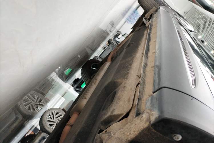 Used Hongqi HS5 2025 2.0T Two-Wheel Drive Flagship Pro Edition Right Side Sill