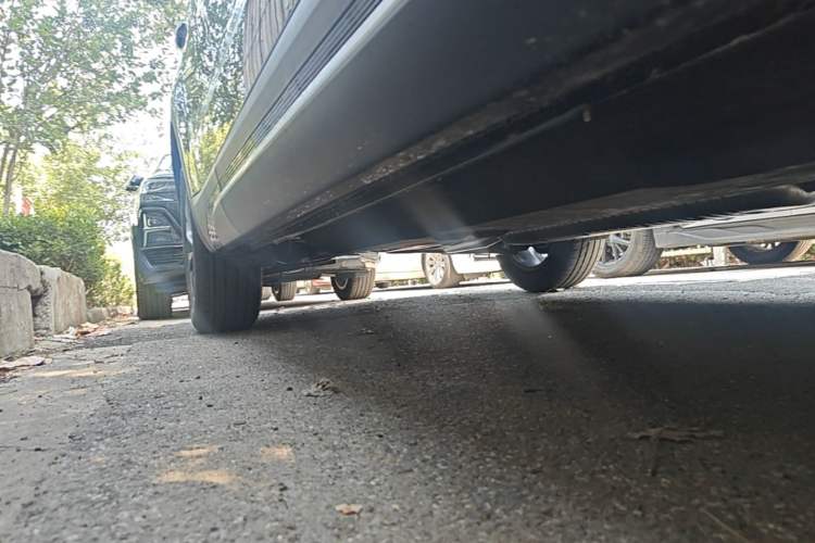 Used Hongqi HS5 2025 2.0T Two-Wheel Drive Flagship Pro Edition Right Side Sill