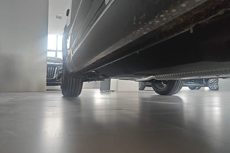 Used Hongqi HS5 2025 2.0T Two-Wheel Drive Flagship Pro Edition Right Side Sill