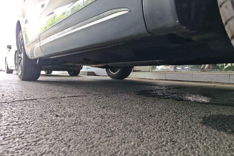 Used Hongqi HS5 2025 2.0T Two-Wheel Drive Flagship Pro Edition Right Side Sill