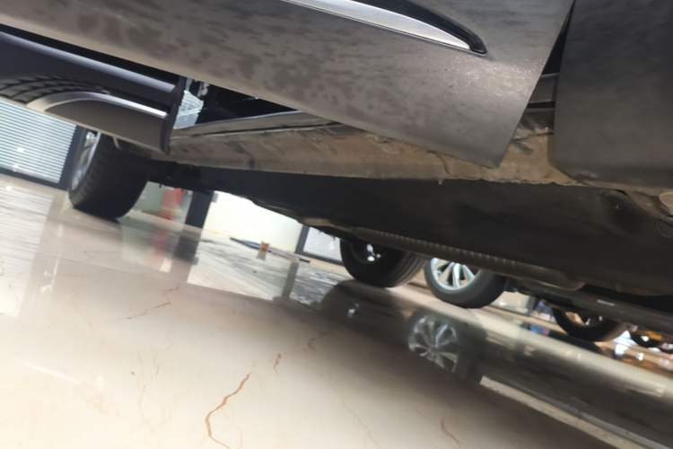 Used Hongqi HS5 2025 2.0T Two-Wheel Drive Flagship Pro Edition Right Side Sill