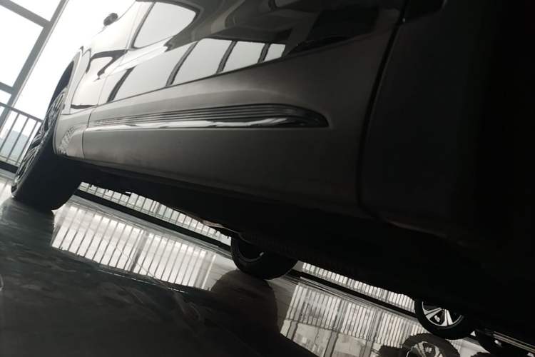 Used Hongqi HS5 2025 2.0T All-Wheel-Drive Xuan Ying Version Right Side Sill