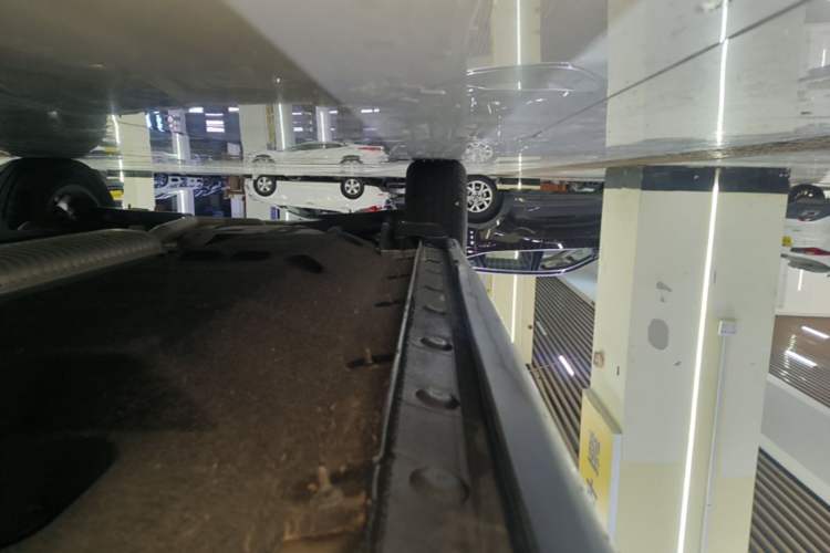 Used Hongqi HS5 2025 2.0T Two-Wheel Drive Flagship Pro Edition Right Side Sill