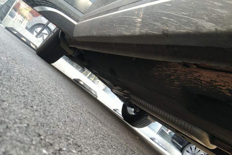 Used Hongqi HS5 2025 2.0T Two-Wheel Drive Flagship Pro Edition Right Side Sill