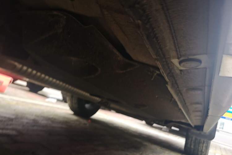 Used Hongqi HS5 2025 2.0T Two-Wheel Drive Flagship Pro Edition Right Side Sill