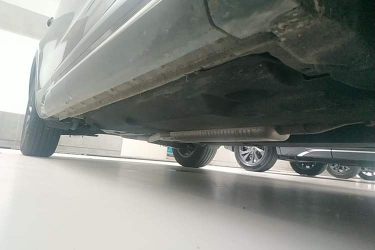 Used Hongqi HS5 2025 2.0T Two-Wheel Drive Flagship Pro Edition Right Side Sill