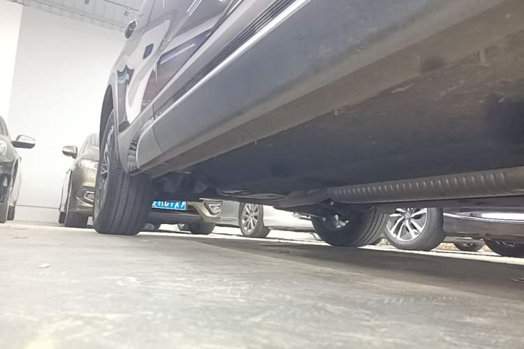 Used Hongqi HS5 2025 2.0T Two-Wheel Drive Flagship Pro Edition Right Side Sill