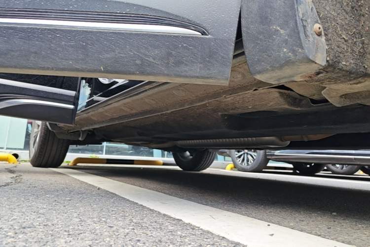 Used Hongqi HS5 2025 2.0T Two-Wheel Drive Flagship Pro Edition Right Side Sill