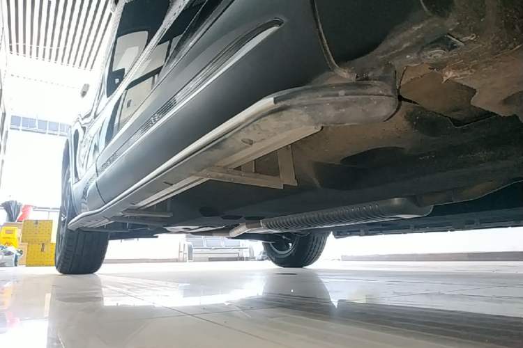 Used Hongqi HS5 2025 2.0T Two-Wheel Drive Flagship Pro Edition Right Side Sill