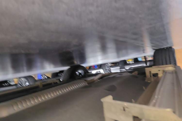 Used Hongqi HS5 2025 2.0T All-Wheel-Drive Xuan Ying Version Right Side Sill