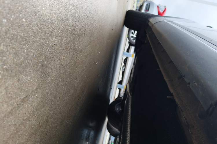 Used Hongqi HS5 2025 2.0T Two-Wheel Drive Flagship Pro Edition Right Side Sill