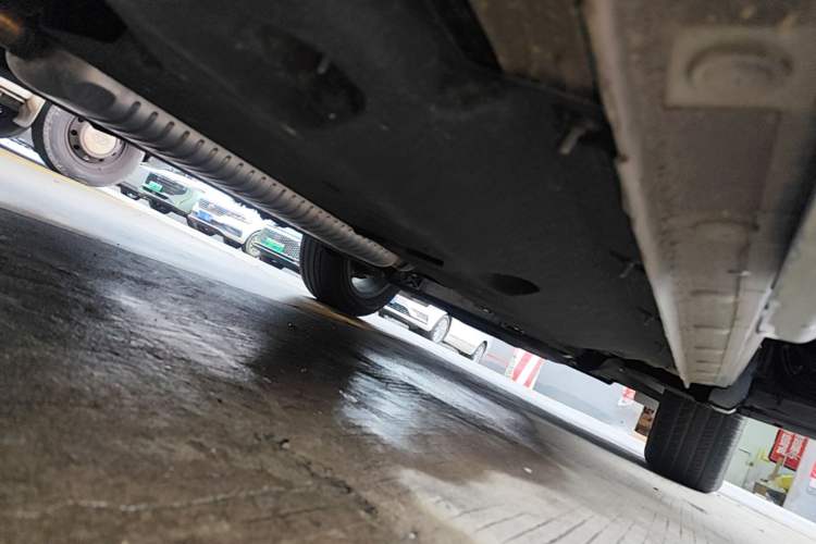 Used Hongqi HS5 2025 2.0T Two-Wheel Drive Flagship Pro Edition Right Side Sill
