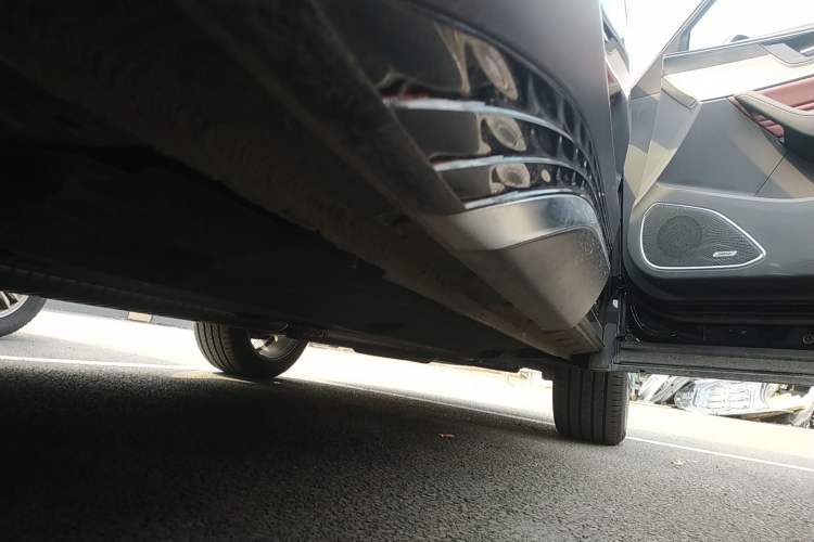Used Hongqi HS5 2025 2.0T All-Wheel-Drive Flagship Pro Edition Right Side Sill