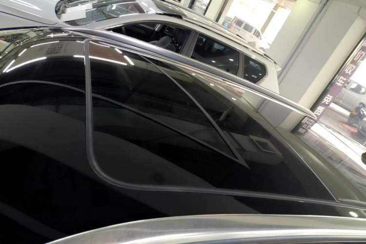 Used Hongqi HS5 2025 2.0T Two-Wheel Drive Flagship Pro Edition Roof