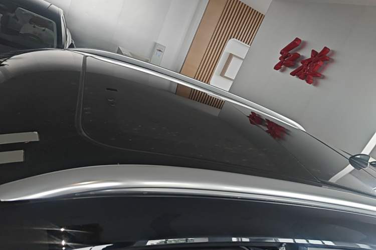 Used Hongqi HS5 2025 2.0T Two-Wheel Drive Flagship Pro Edition Roof