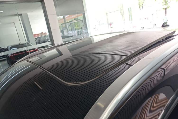 Used Hongqi HS5 2025 2.0T Two-Wheel Drive Flagship Pro Edition Roof