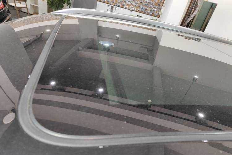 Used Hongqi HS5 2025 2.0T Two-Wheel Drive 600 000-Vehicle Commemorative Edition Roof