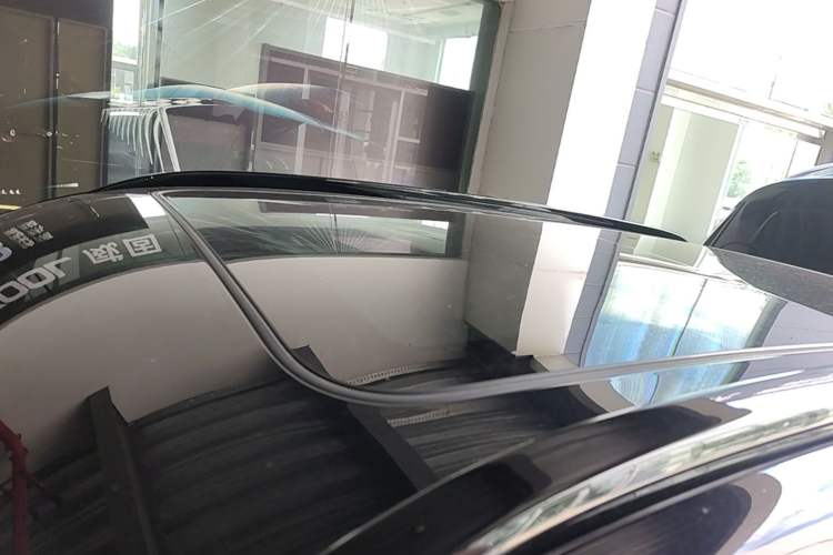 Used Hongqi HS5 2025 2.0T Two-Wheel-Drive Xuan Ying Edition Roof