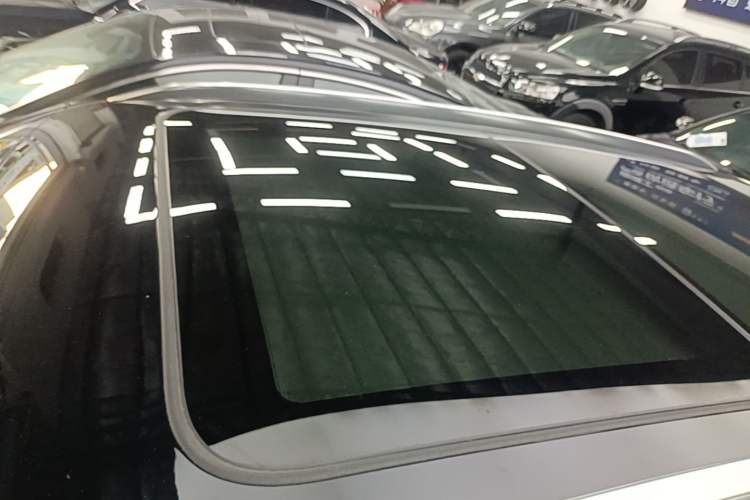 Used Hongqi HS5 2025 2.0T Two-Wheel Drive Flagship Pro Edition Roof