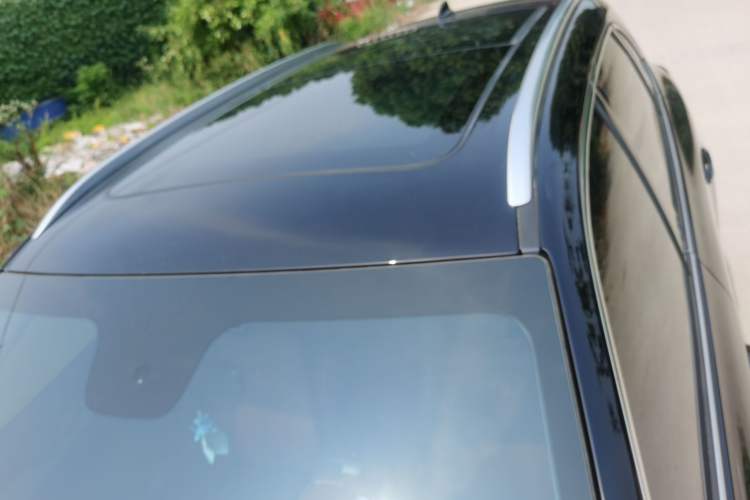 Used Hongqi HS5 2025 2.0T Two-Wheel Drive 600 000-Vehicle Commemorative Edition Roof