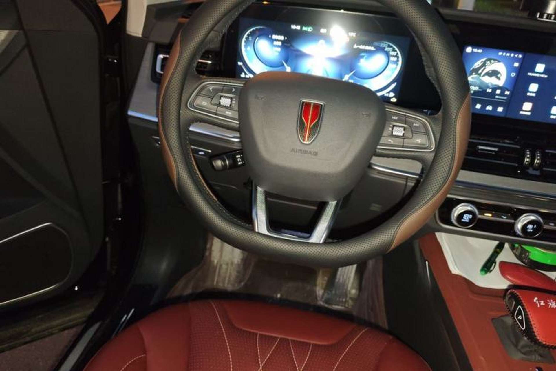 Used Hongqi HS5 2025 2.0T Two-Wheel Drive 600 000-Vehicle Commemorative Edition Steering Wheel