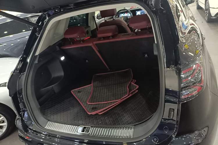 Used Hongqi HS5 2025 2.0T Two-Wheel-Drive Xuan Ying Edition Trunk