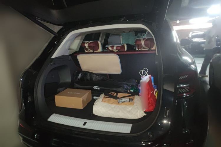 Used Hongqi HS5 2025 2.0T All-Wheel-Drive Flagship Pro Edition Trunk