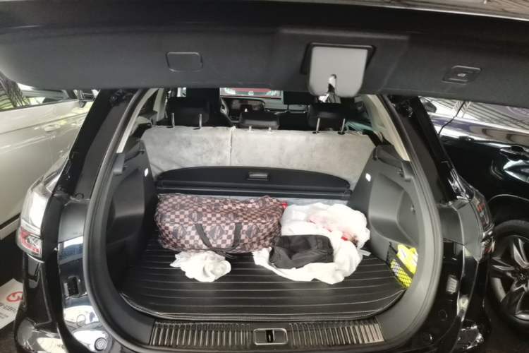 Used Hongqi HS5 2025 2.0T Two-Wheel Drive Flagship Pro Edition Trunk