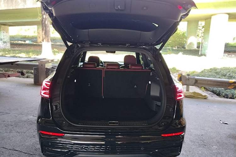 Used Hongqi HS5 2025 2.0T All-Wheel-Drive Xuan Ying Version Trunk