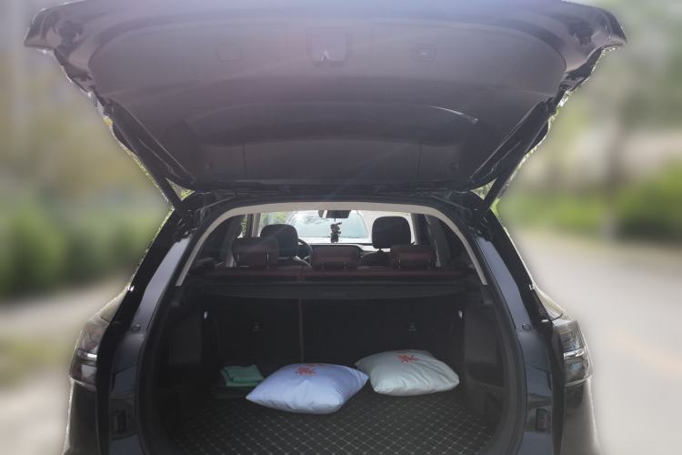 Used Hongqi HS5 2025 2.0T Two-Wheel Drive Flagship Pro Edition Trunk