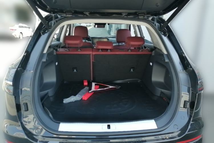Used Hongqi HS5 2025 2.0T Two-Wheel Drive Flagship Pro Edition Trunk