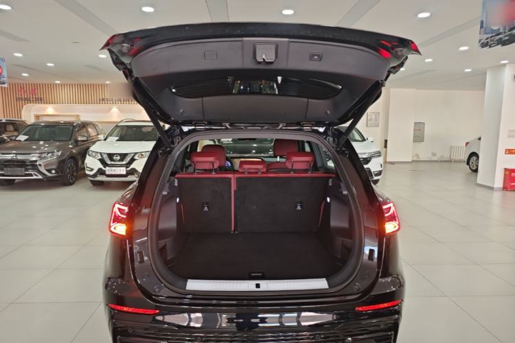 Used Hongqi HS5 2025 2.0T All-Wheel-Drive Xuan Ying Version Trunk