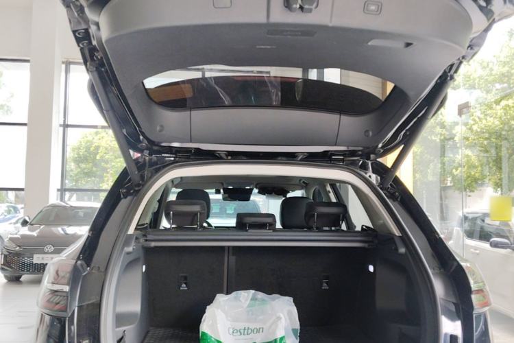 Used Hongqi HS5 2025 2.0T Two-Wheel Drive Flagship Pro Edition Trunk