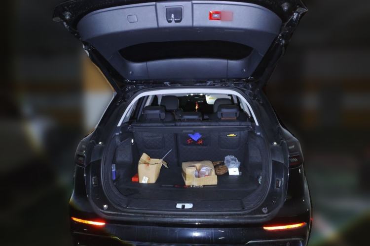 Used Hongqi HS5 2025 2.0T Two-Wheel Drive 600 000-Vehicle Commemorative Edition Trunk