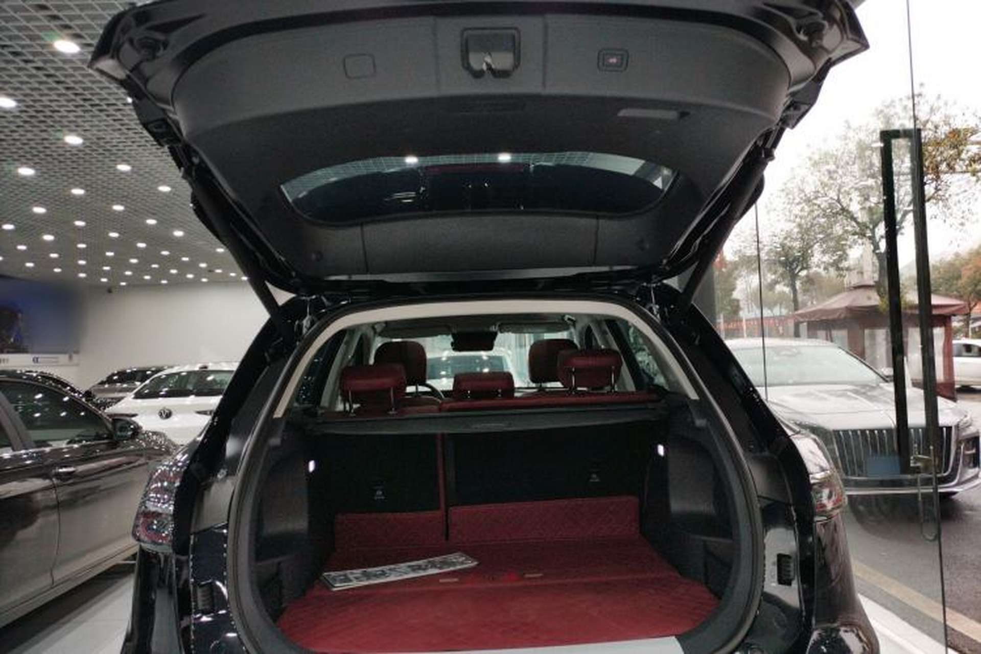 Used Hongqi HS5 2025 2.0T Two-Wheel Drive Flagship Pro Edition Trunk