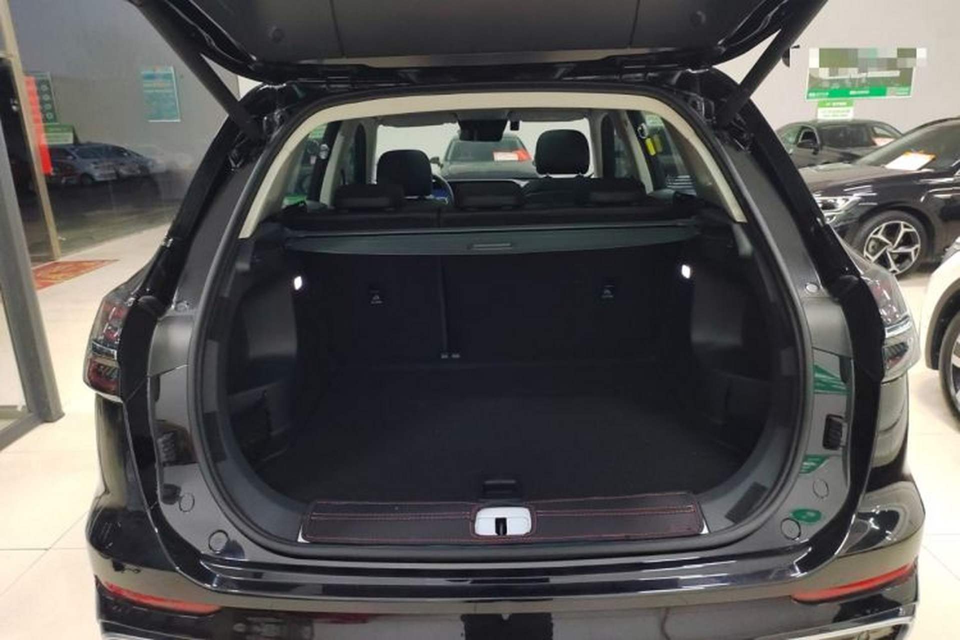 Used Hongqi HS5 2025 2.0T Two-Wheel Drive Flagship Pro Edition Trunk