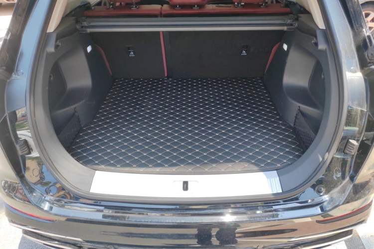 Used Hongqi HS5 2025 2.0T Two-Wheel Drive Flagship Pro Edition Trunk