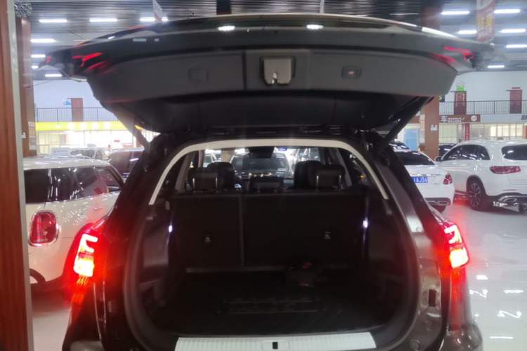 Used Hongqi HS5 2025 2.0T Two-Wheel Drive Flagship Pro Edition Trunk