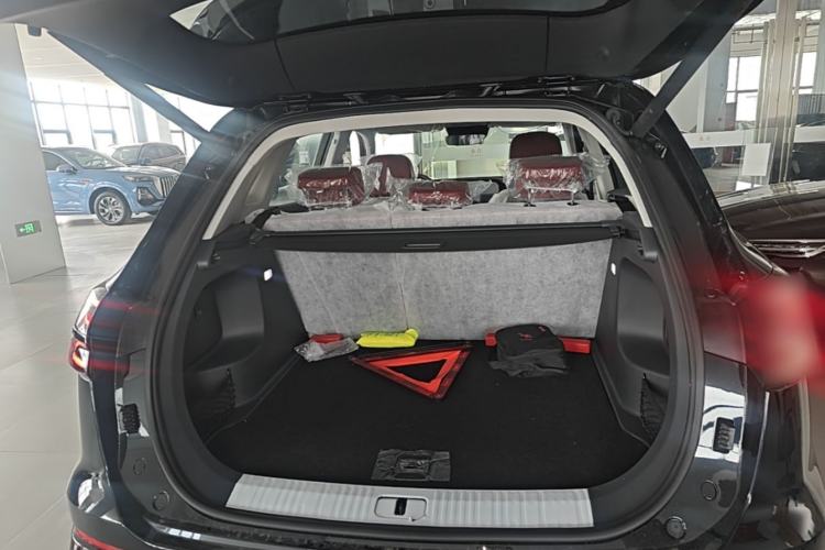 Used Hongqi HS5 2025 2.0T Two-Wheel Drive Flagship Pro Edition Trunk
