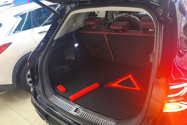 Used Hongqi HS5 2025 2.0T Two-Wheel Drive Flagship Pro Edition Trunk