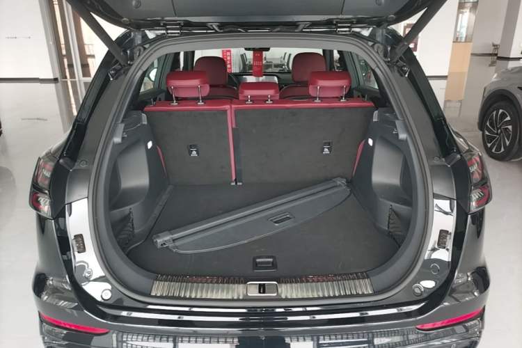 Used Hongqi HS5 2025 2.0T All-Wheel-Drive Xuan Ying Version Trunk