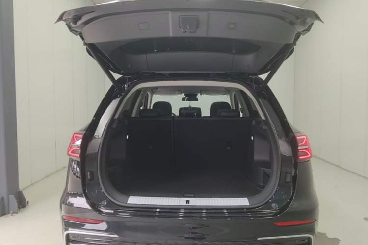 Used Hongqi HS5 2025 2.0T Two-Wheel Drive Flagship Pro Edition Trunk