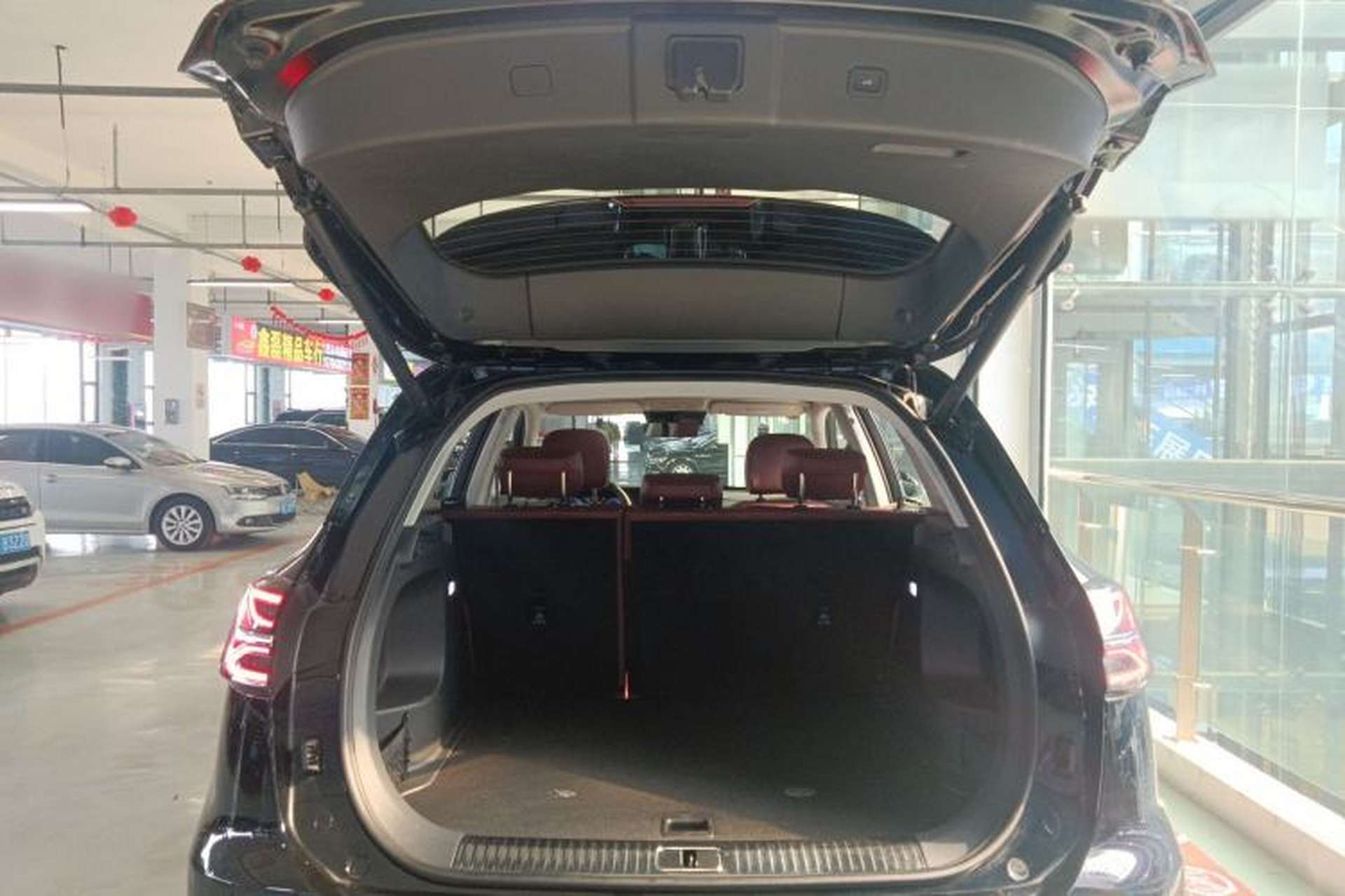 Used Hongqi HS5 2025 2.0T All-Wheel-Drive Flagship Pro Edition Trunk