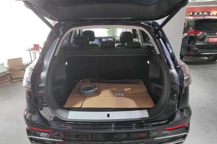Used Hongqi HS5 2025 2.0T Two-Wheel Drive 600 000-Vehicle Commemorative Edition Trunk