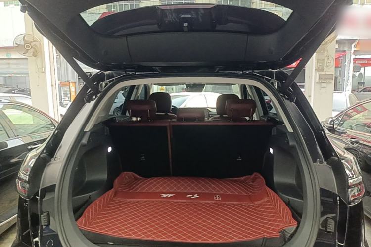 Used Hongqi HS5 2025 2.0T Two-Wheel Drive Flagship Pro Edition Trunk
