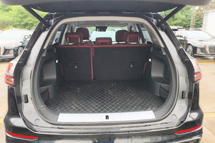 Used Hongqi HS5 2025 2.0T Two-Wheel Drive Flagship Pro Edition Trunk